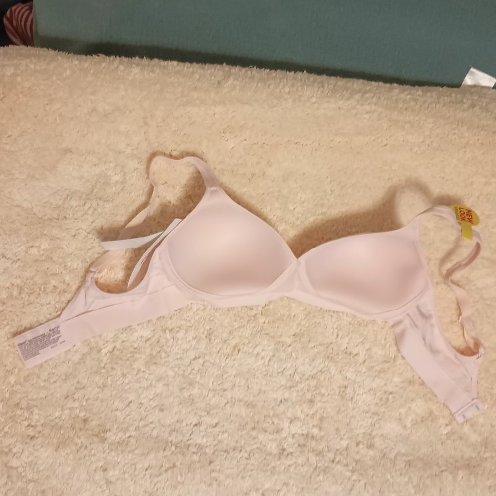 NWT~Hanes' Comfort-Flex Fit Women's Oh So Light Wireless Bra w/ Comfort ⦠- Picture 5 of 6